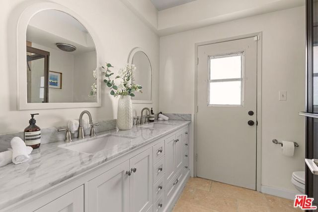 9933 Hayvenhurst Avenue, Los Angeles, CA 91343