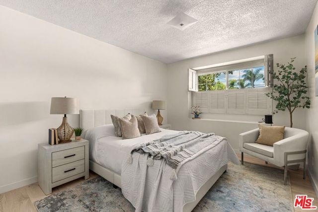 9933 Hayvenhurst Avenue, Los Angeles, CA 91343