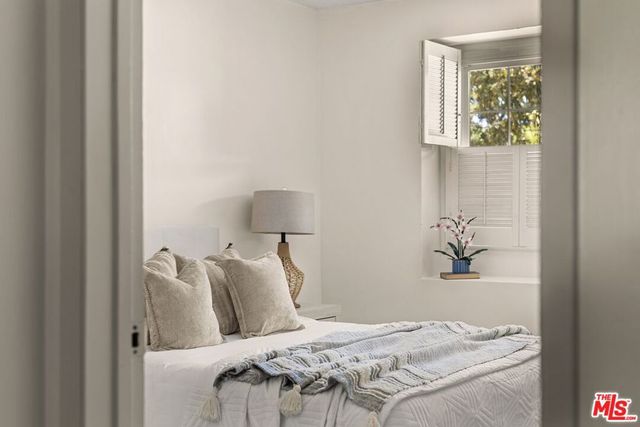 9933 Hayvenhurst Avenue, Los Angeles, CA 91343