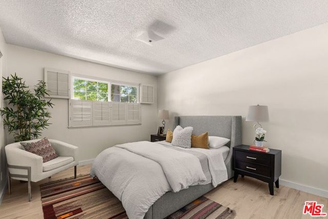 9933 Hayvenhurst Avenue, Los Angeles, CA 91343