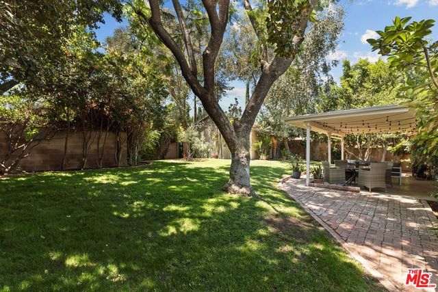 9933 Hayvenhurst Avenue, Los Angeles, CA 91343
