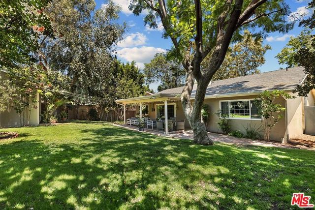9933 Hayvenhurst Avenue, Los Angeles, CA 91343