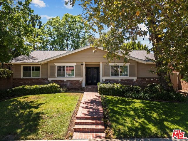 9933 Hayvenhurst Avenue, Los Angeles, CA 91343