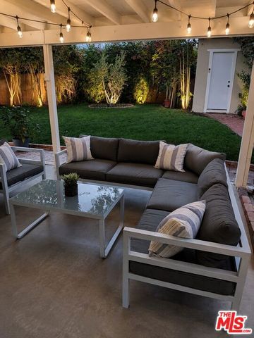 9933 Hayvenhurst Avenue, Los Angeles, CA 91343