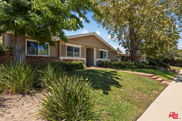 9933 Hayvenhurst Avenue, Los Angeles, CA 91343