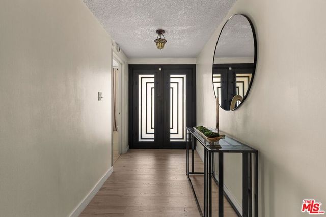 9933 Hayvenhurst Avenue, Los Angeles, CA 91343