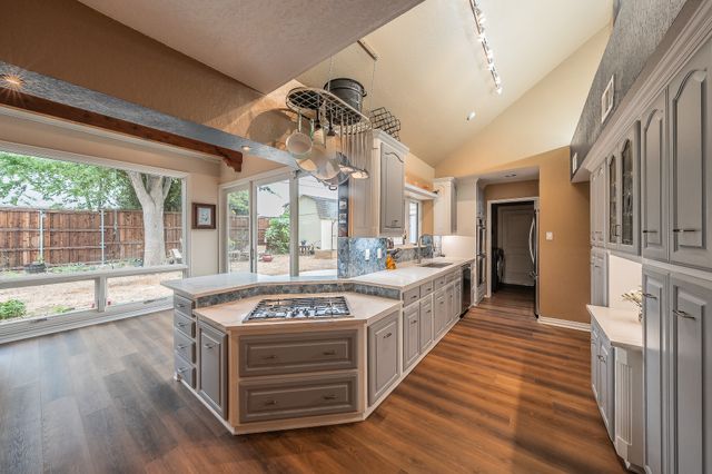 1227 Farnham Court E, Irving, TX 75062