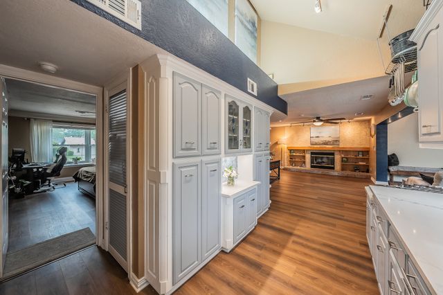 1227 Farnham Court E, Irving, TX 75062