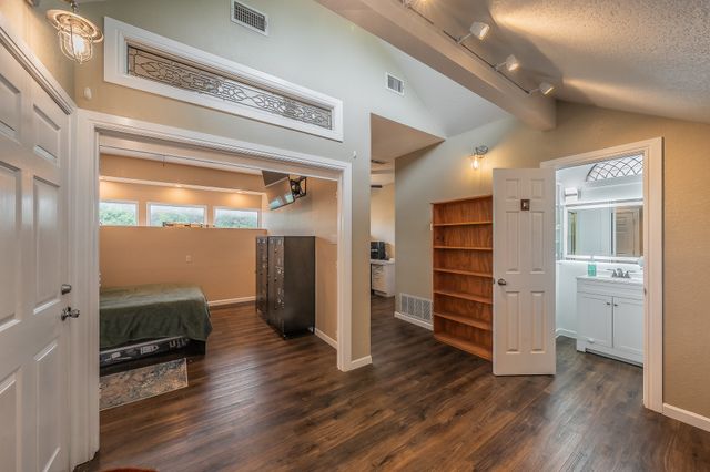 1227 Farnham Court E, Irving, TX 75062