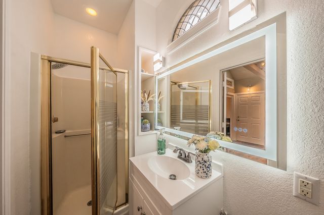 1227 Farnham Court E, Irving, TX 75062