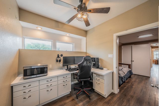 1227 Farnham Court E, Irving, TX 75062