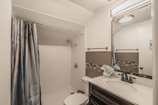 1227 Farnham Court E, Irving, TX 75062