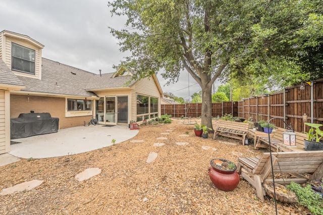 1227 Farnham Court E, Irving, TX 75062