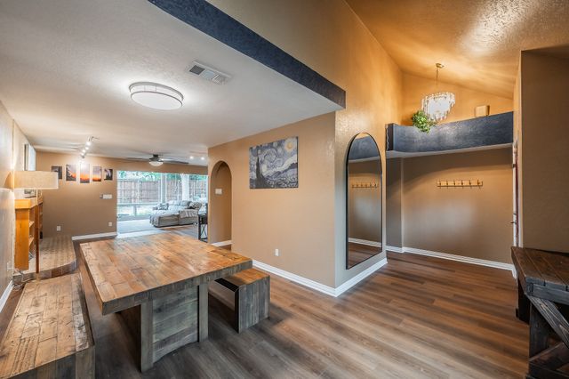 1227 Farnham Court E, Irving, TX 75062