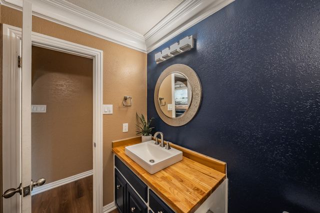 1227 Farnham Court E, Irving, TX 75062