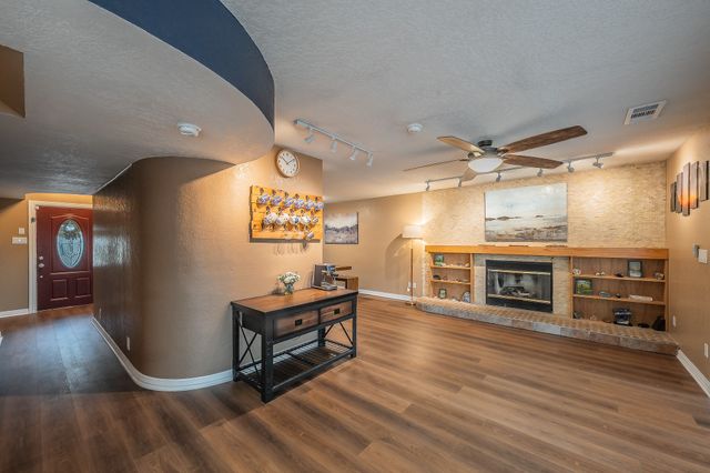 1227 Farnham Court E, Irving, TX 75062