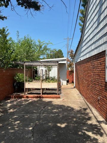 210 E Cammack Street, Shawnee, OK 74804