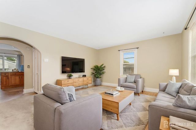 38 Eastern States Parkway, Somerville, NJ 08876