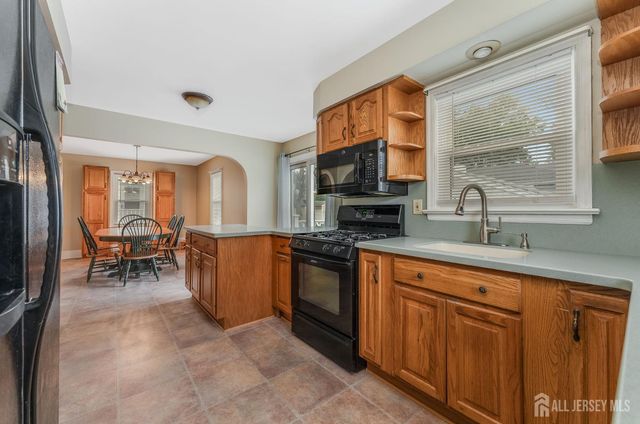 38 Eastern States Parkway, Somerville, NJ 08876
