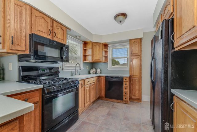 38 Eastern States Parkway, Somerville, NJ 08876