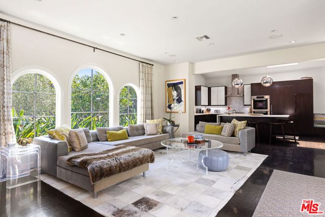 647 Toyopa Drive, Pacific Palisades, CA 90272