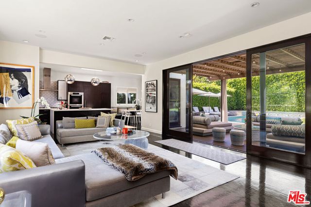 647 Toyopa Drive, Pacific Palisades, CA 90272