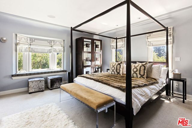 647 Toyopa Drive, Pacific Palisades, CA 90272