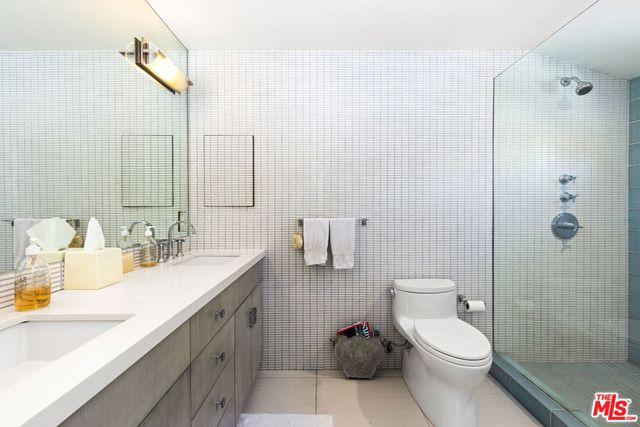 647 Toyopa Drive, Pacific Palisades, CA 90272