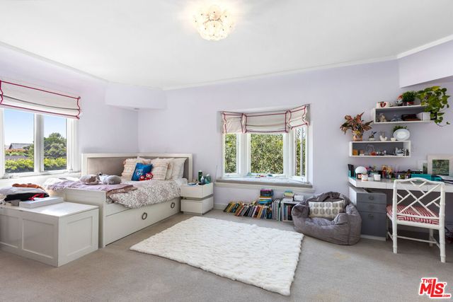 647 Toyopa Drive, Pacific Palisades, CA 90272