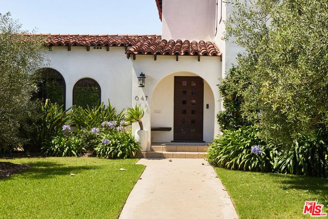 647 Toyopa Drive, Pacific Palisades, CA 90272