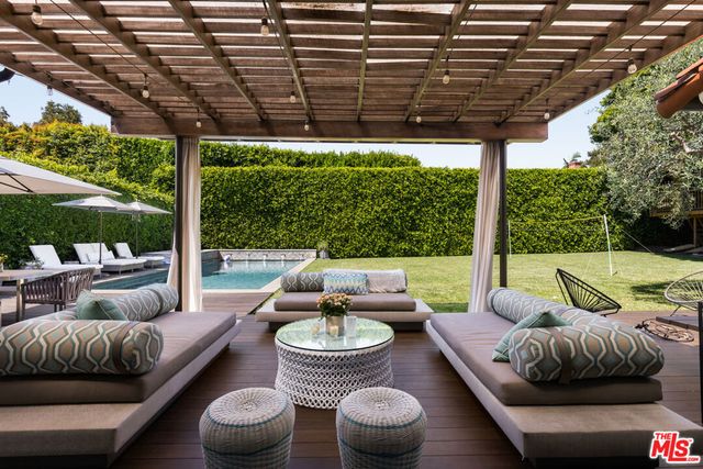 647 Toyopa Drive, Pacific Palisades, CA 90272