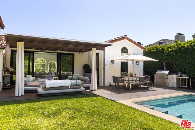 647 Toyopa Drive, Pacific Palisades, CA 90272