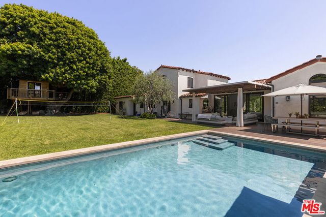 647 Toyopa Drive, Pacific Palisades, CA 90272