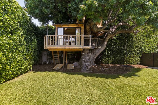 647 Toyopa Drive, Pacific Palisades, CA 90272