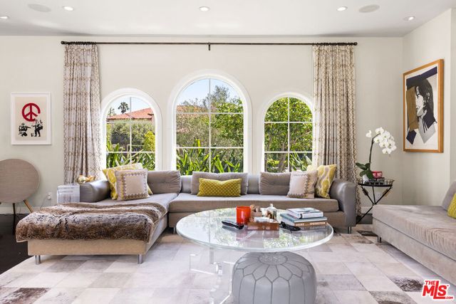 647 Toyopa Drive, Pacific Palisades, CA 90272