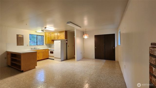 51 N Cod Place, Hoodsport, WA 98548