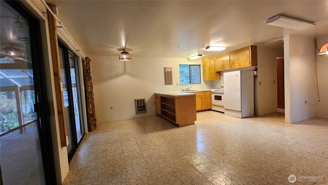 51 N Cod Place, Hoodsport, WA 98548