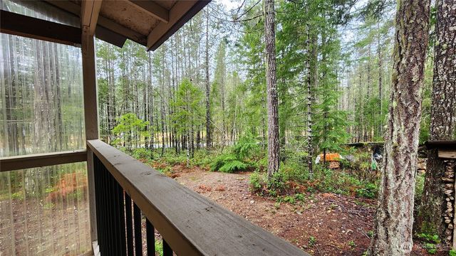 51 N Cod Place, Hoodsport, WA 98548