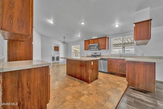 1550 W 20th Street 25, Rosamond, CA 93560