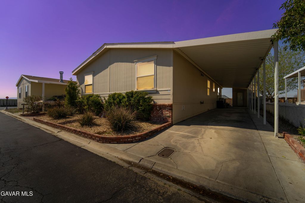 1550 W 20th Street 25, Rosamond, CA 93560