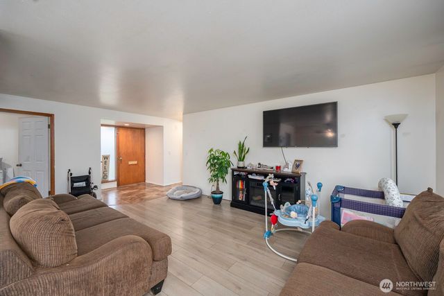 406 Biggs Road, Moses Lake, WA 98837