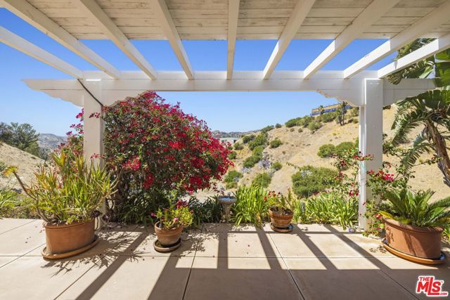 51 Flintlock Lane, Bell Canyon, CA 91307