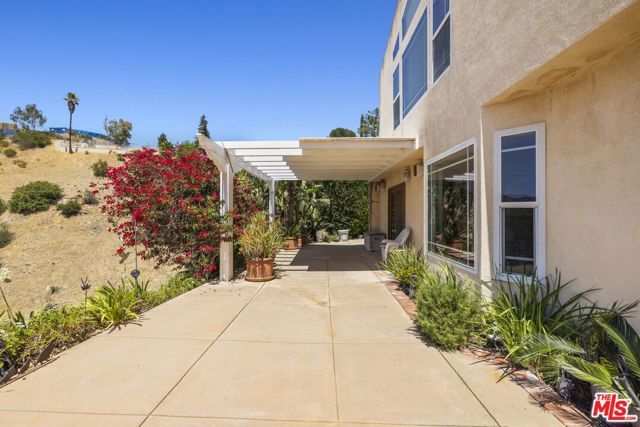 51 Flintlock Lane, Bell Canyon, CA 91307
