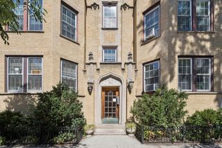644 W Melrose Street 2E, Chicago, IL 60657