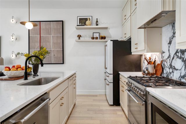 130 Garden Court W, Arlington, TX 76013