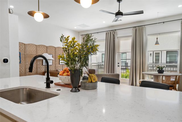 130 Garden Court W, Arlington, TX 76013