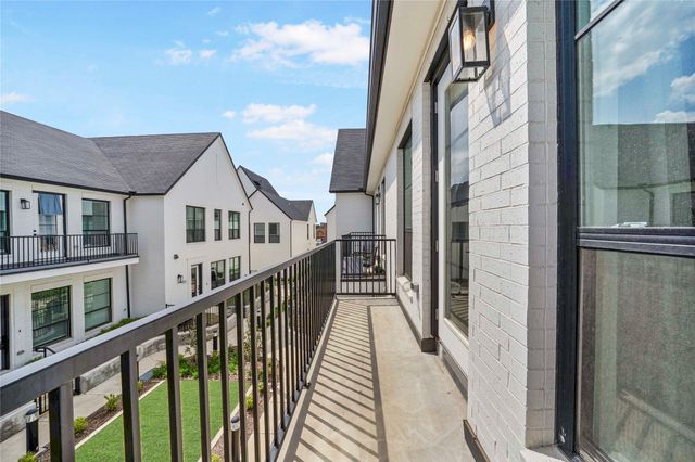 130 Garden Court W, Arlington, TX 76013