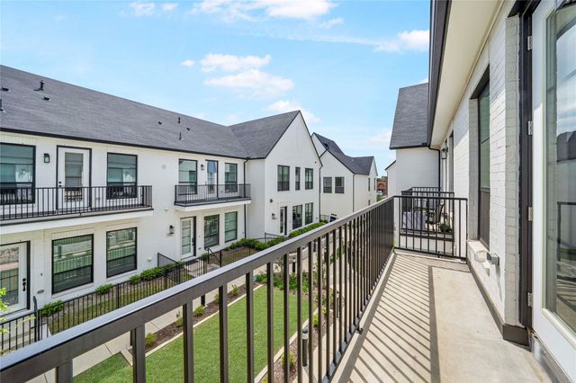 130 Garden Court W, Arlington, TX 76013