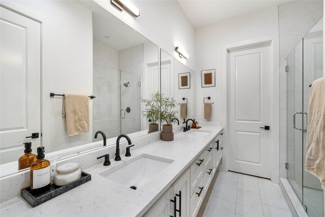 130 Garden Court W, Arlington, TX 76013