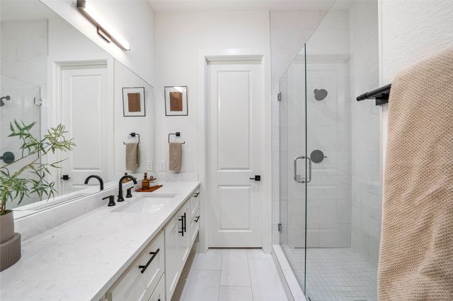 130 Garden Court W, Arlington, TX 76013